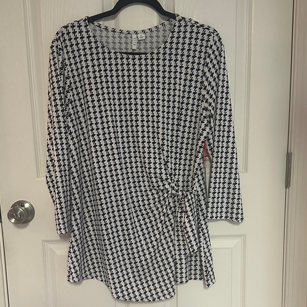 Elle Black and White Houndstooth Tunic Top nwt